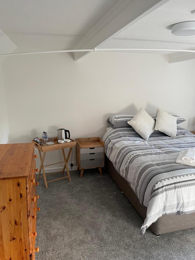 The New Wheel Inn Lymington Zewnętrze zdjęcie