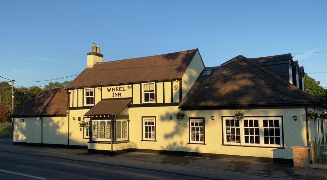 The New Wheel Inn Lymington Zewnętrze zdjęcie